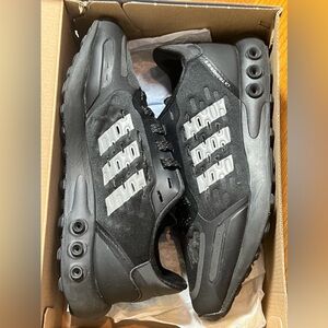 Gradeschool Adidas Sneakers 7/10 condition